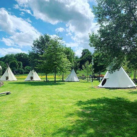 Hotel Les Tipis du Bonheur de Vivre à Brûlon Extérieur photo
