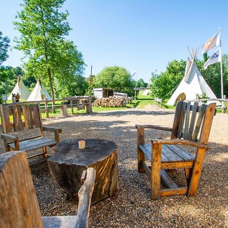 Hotel Les Tipis du Bonheur de Vivre à Brûlon Extérieur photo