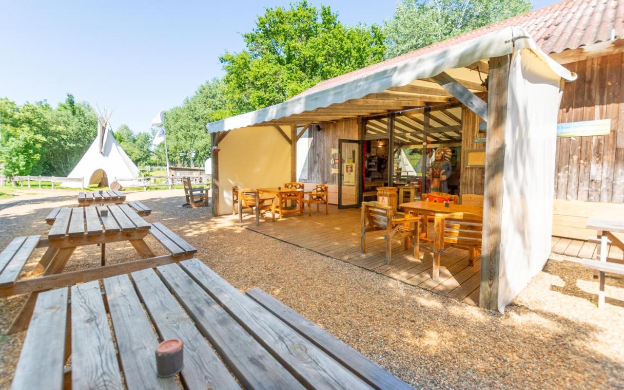 Hotel Les Tipis du Bonheur de Vivre à Brûlon Extérieur photo