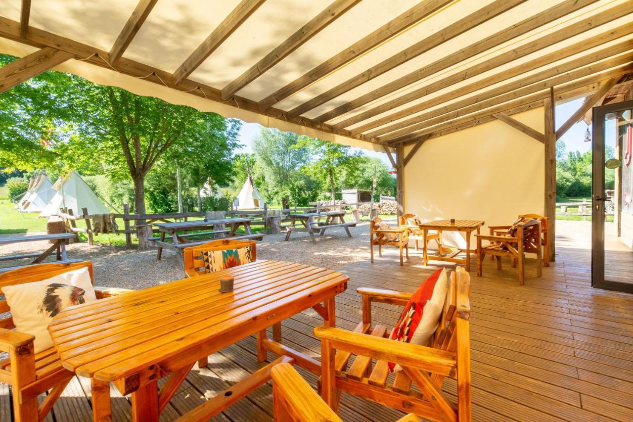 Hotel Les Tipis du Bonheur de Vivre à Brûlon Extérieur photo