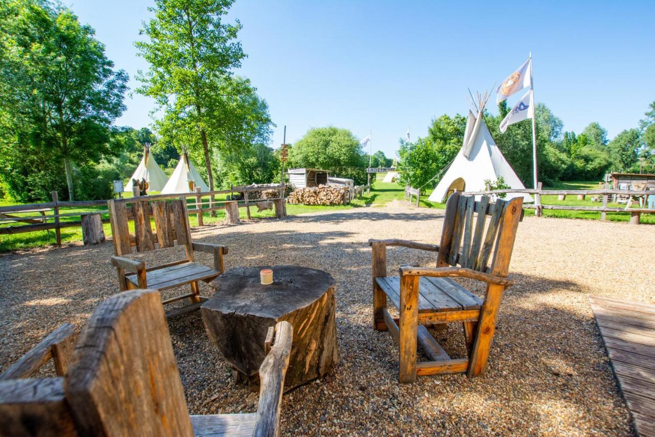 Hotel Les Tipis du Bonheur de Vivre à Brûlon Extérieur photo
