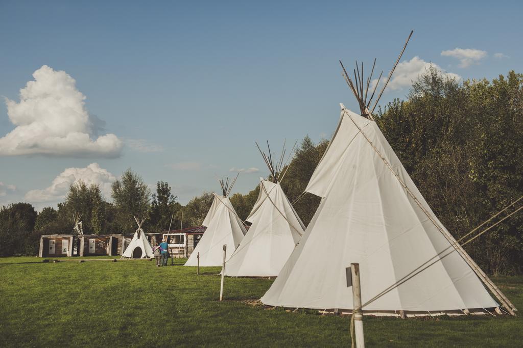 Hotel Les Tipis du Bonheur de Vivre à Brûlon Extérieur photo