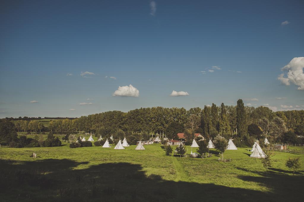Hotel Les Tipis du Bonheur de Vivre à Brûlon Extérieur photo