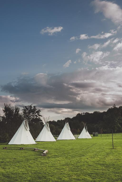 Hotel Les Tipis du Bonheur de Vivre à Brûlon Extérieur photo