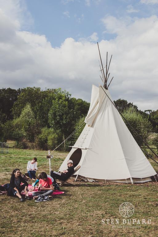 Hotel Les Tipis du Bonheur de Vivre à Brûlon Extérieur photo