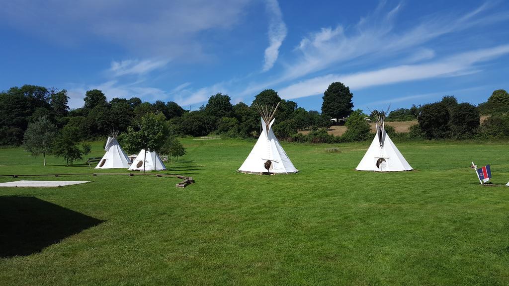 Hotel Les Tipis du Bonheur de Vivre à Brûlon Extérieur photo