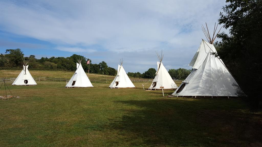 Hotel Les Tipis du Bonheur de Vivre à Brûlon Extérieur photo