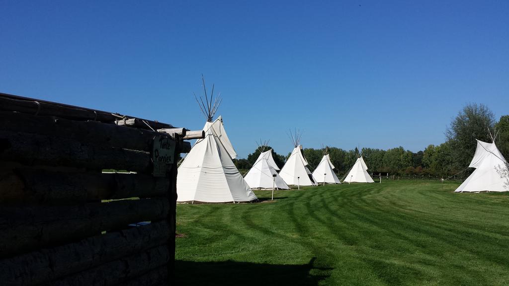 Hotel Les Tipis du Bonheur de Vivre à Brûlon Extérieur photo