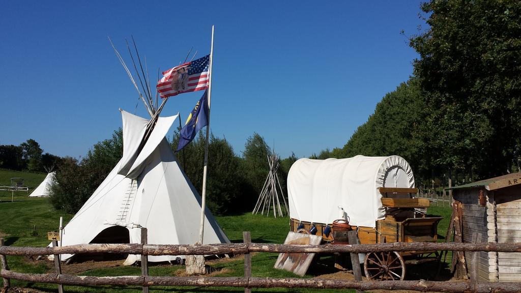 Hotel Les Tipis du Bonheur de Vivre à Brûlon Extérieur photo