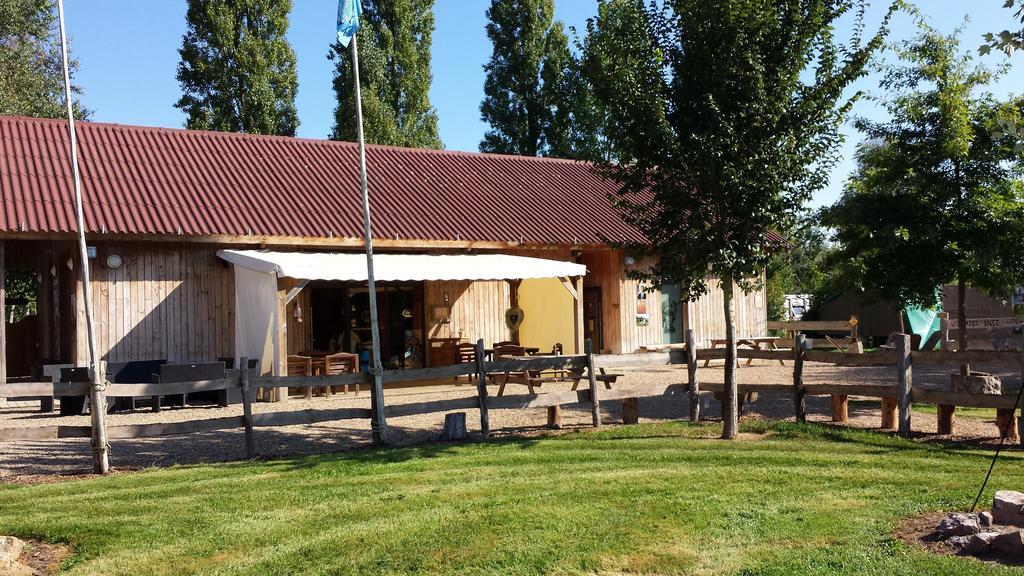 Hotel Les Tipis du Bonheur de Vivre à Brûlon Extérieur photo