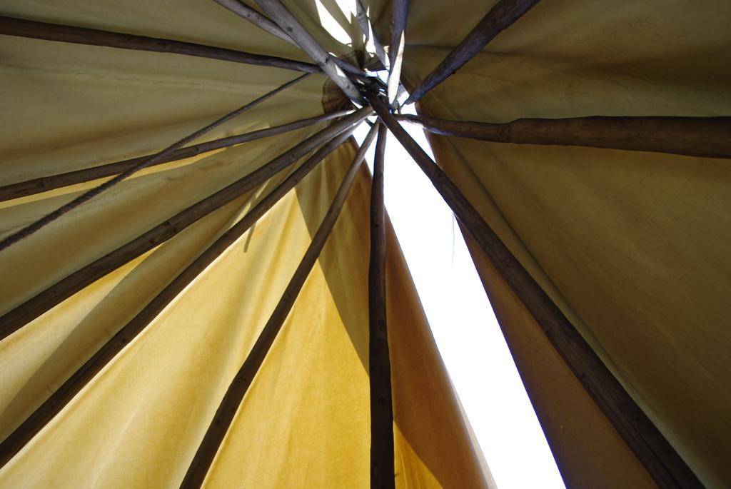 Hotel Les Tipis du Bonheur de Vivre à Brûlon Extérieur photo