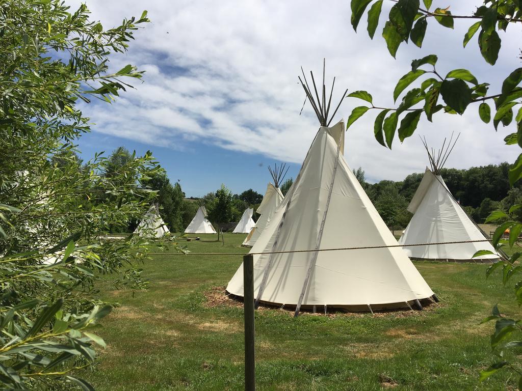 Hotel Les Tipis du Bonheur de Vivre à Brûlon Extérieur photo