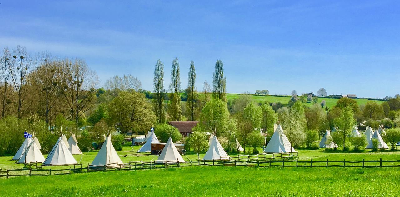 Hotel Les Tipis du Bonheur de Vivre à Brûlon Extérieur photo